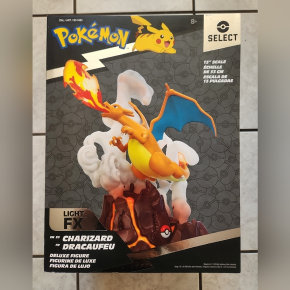 Charizard Deluxe Figure with Light FX